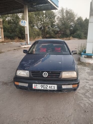победа машина: Volkswagen Vento: 1994 г., 1.8 л, Механика, Бензин, Седан