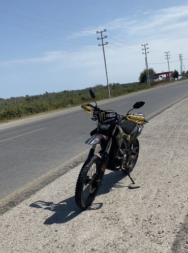 Moto geyim: Salam motu satilir 250 kubdu senderi var Riyal alcilar narhat