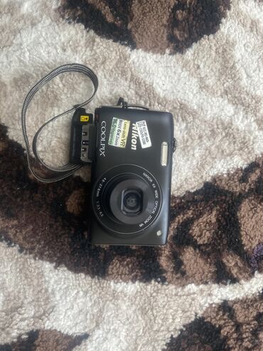 Фотоаппараты: Фотоаппарат Nikon coolpix s3300 почти что новый,неиспользованный
