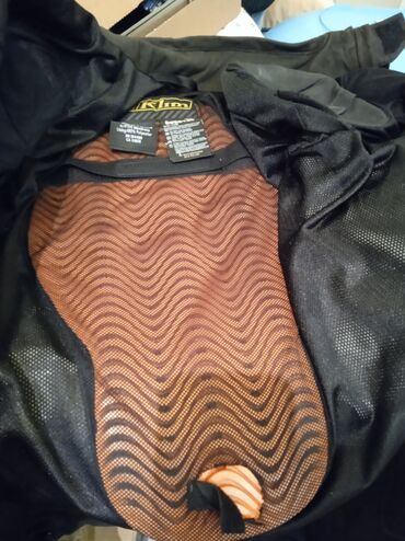 Sportska odeća: Gornji deo odeće, Za odrasle, Upotrebljenо — 10