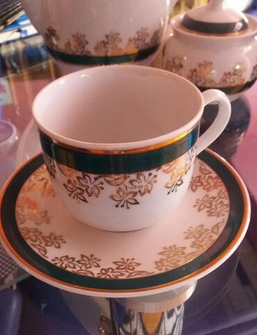 komplet tanjira: Šoljice za kafu,porcelan,lep komplet zlatno zelena kombinacija