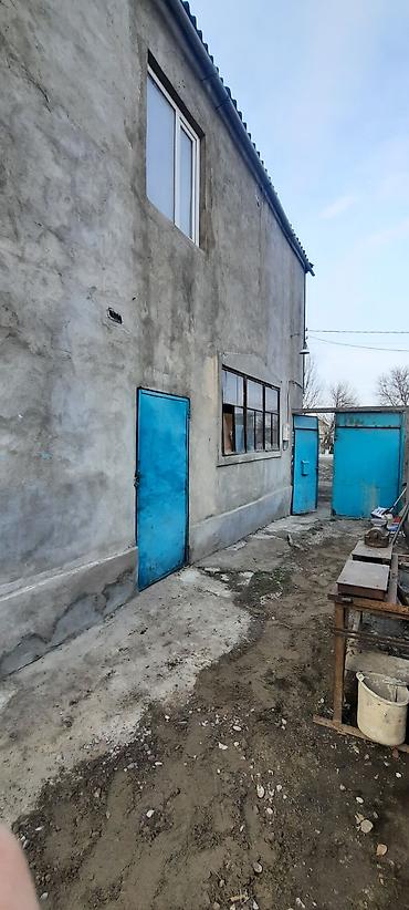 Продажа коттеджей и домов: Продаётся двухэтажный дом в селе Алексеевка из четырёх комнат по — 3