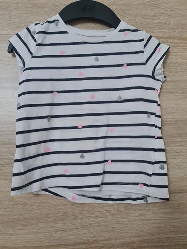 32 oglasa | lalafo.rs: H&M majica za devojcice. Velicina 2- 4 godina, 98/104 cm. Ocuvana