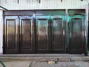 Распашные ворота: Металлические ворота с декоративными элементами и секциями — 16