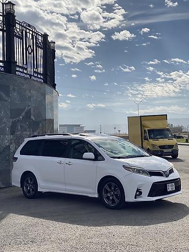 byd 2: Toyota Sienna: 2018 г., 3.5 л, Автомат, Бензин, Минивэн — 4