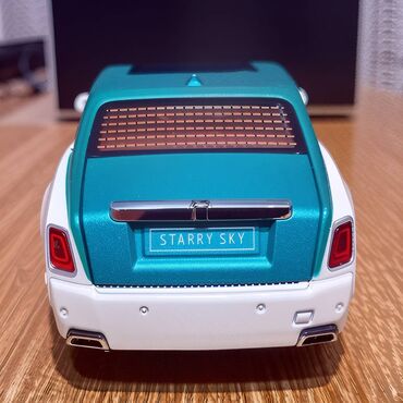 Autići: Nov metalni model automobila Rols Rojs Fantom. Pale mu se prednja i — 2