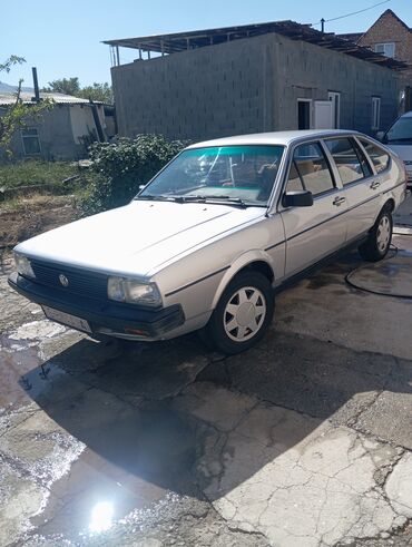 авто гаджеты: Volkswagen Passat: 1984 г., 1.6 л, Механика, Дизель, Хэтчбэк