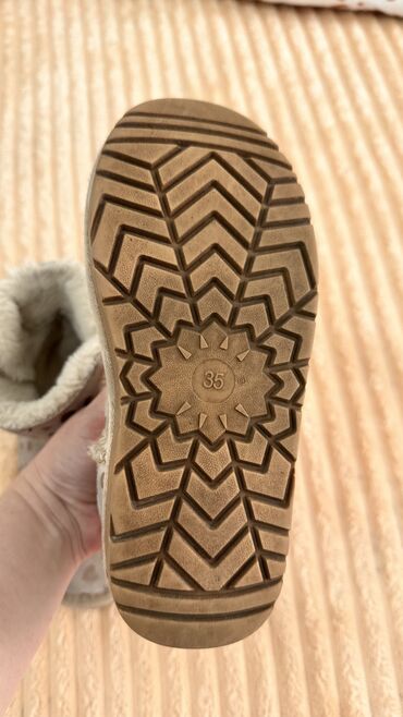 Детская обувь: Продаю б/у обувь на девочку,вся обувь целая,состояние хорошее Цены и — 12