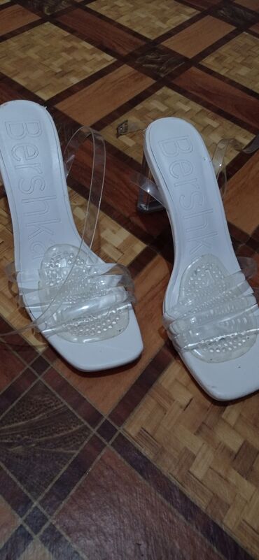 домашняя обувь: Туфли от Bershka, каблук 3-4 см