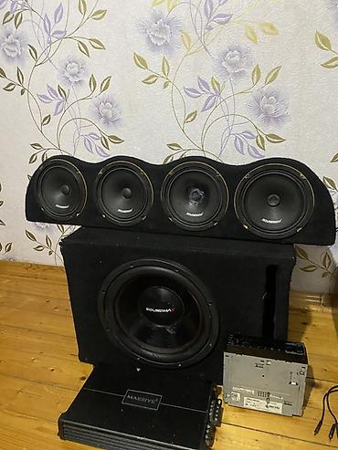 avto maqnitola: Avtomobil üçün güclü audio sistem dəsti. Şəkildə görünən komplektə 4 — 2