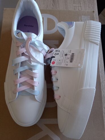 Patike i sportska obuća: PATIKE BERSHKA.BROJ 40.DUŽINA UNUTRAŠNJEG GAZIŠTA 26CM.NOVO,SA