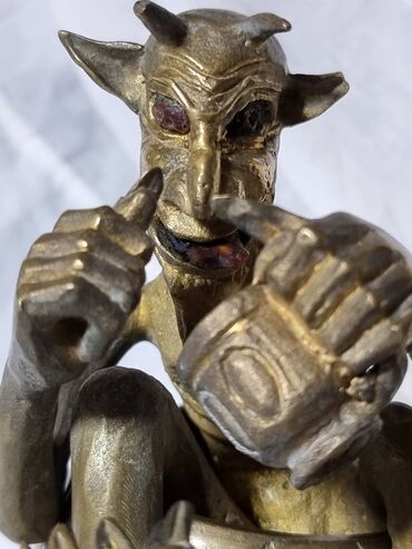 Антиквариат: Пепельница БРОНЗА . Антикварная. Раритет. Черт пьёт пиво. Привезли из — 6