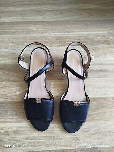 Xanımlar üçün yay ayaqqabısı. Qara rəngdə. 38 razmer