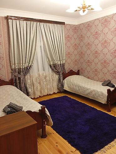 razində 3 otaqlı evlər: 1 Taxt 3 Kravat Bir şkaf 1 divan ve yanındaki 5 balaca şkaf satılır — 6