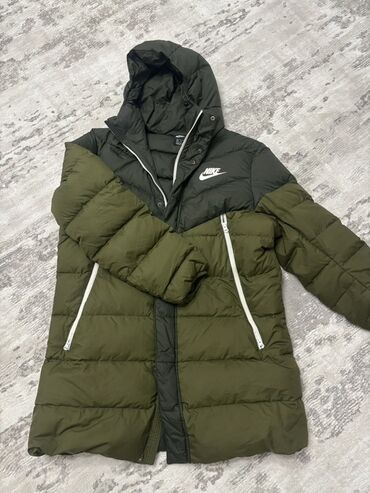 button куртка двухсторонняя: Пуховик Nike оригинал,размер M. - Цвет: оливково‑зеленый с