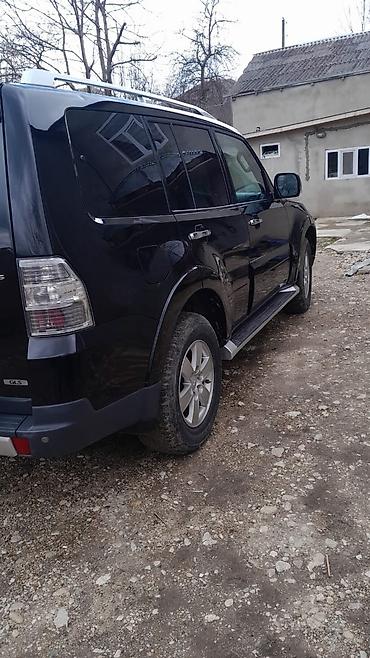 Mitsubishi: Mitsubishi Pajero (GLS) SUV - Kuzov: qara rəng, 5 qapı, yan — 4