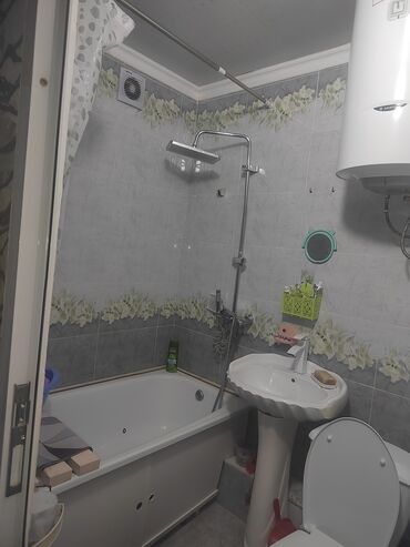 дом на иссык куле купить: 3 комнаты, 58 м², 104 серия, 3 этаж, Косметический ремонт