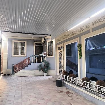 Həyət evləri və villaların satışı: Satılır – həyət evi - Hündür hasarlı və dekorativ elementlərlə — 3