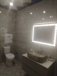 Uzunmüddətli kirayə mənzillər: Şəhərin mərkəzində 3otaqlı mənzil icarəyə verilir.İşığı suyu — 25