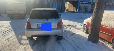 Toyota: Toyota ist: 2003 г., 1.3 л, Автомат, Бензин, Седан