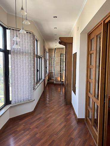 бабек: 3 комнаты, 150 м², Цум Элитка, 8 этаж — 9
