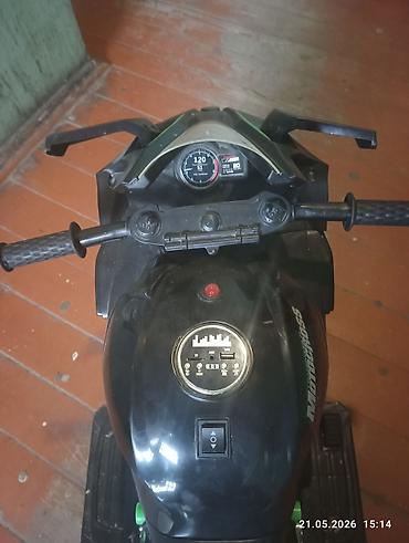 Uşaq üçün elektrik maşınları: Uşaqlar üçün elektrikli üçtəkərli motosiklet – H2R tərzində - Rəng — 2