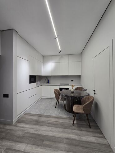 Uzunmüddətli kirayə mənzillər: Ağ Şəhərdə, metro Xətaiyə yaxın, mərtəbə 8, depozitli. Müasir — 1