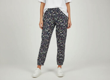 kapcie na drutach wzór: Sweatpants for women, size S