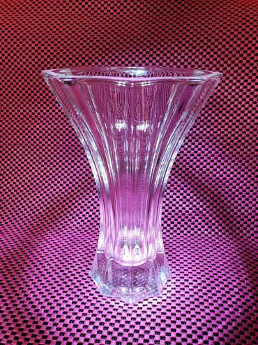 Vaze i saksije: Vaza, Staklo, Novo na lalafo.rs — 1 Vaze i saksije: Vaza, Staklo, Novo — 1