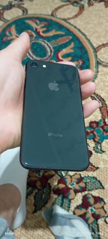 iphone 8: IPhone 8, Колдонулган, 64 ГБ, Кара, Заряддоочу түзүлүш, Каптама, 100 %