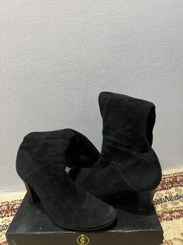 обувь новые: Сапоги, 37, цвет - Черный