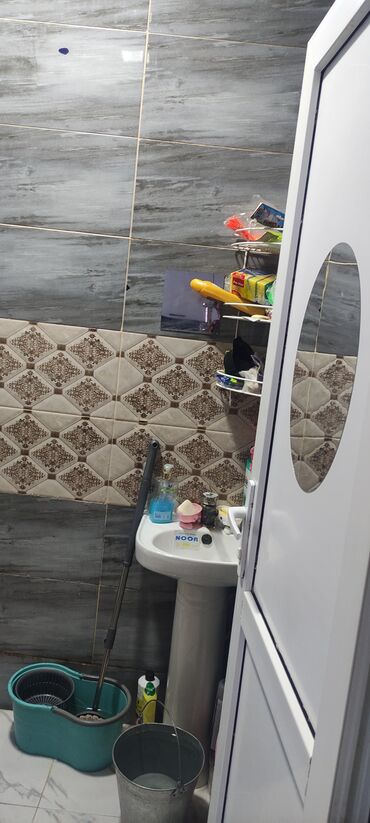 Giriş qapıları: Həyət daxili qapı və giriş komplekti - Material: metal qapı, üzərində — 12