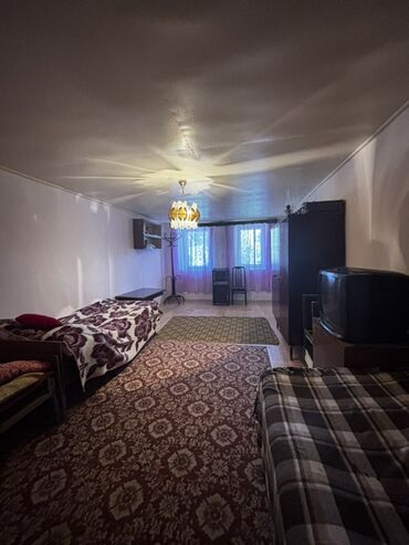 Həyət evləri və villaların satışı: 1 mərtəbəli həyət evi - Tikili: birmərtəbəli, eyvanlı. Girişdə geniş — 4