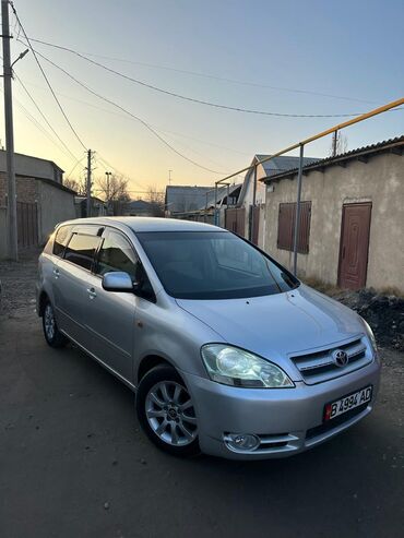 машина тойота: Toyota Ipsum: 2001 г., 2.4 л, Автомат, Бензин, Минивэн