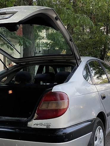 outback xt: Toyota Avensis: 2002 г., Автомат, Лифтбек — 2