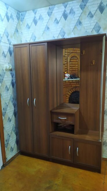 Divan və masa dəstləri: İşlənmiş, Açılan, 2 qapılı Düz dolab, Dəhliz dolabı