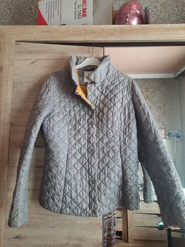 женская куртка осень весна: Куртка фирмы Clasna в очень хорошем состоянии, размер 46, отдам за