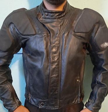 кожанная куртка: Moto ekip satılır,qoruculari qeldi zərbə görəndə bərkiyir (Qiymət — 1