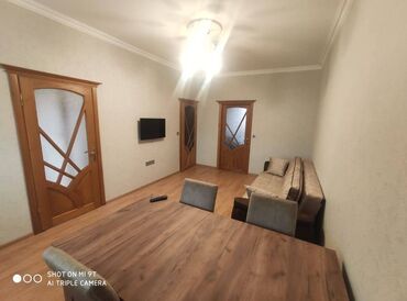 Uzunmüddətli kirayə mənzillər: Nəsimi metrosunun, çıxışında 5 mərtəbəli binanın 4-cü mərtəbəsində — 3