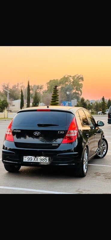 Hyundai: Hyundai i30, qara rəng, 5 qapılı hatchback. Mühərrik və yürüş - CRDi — 7