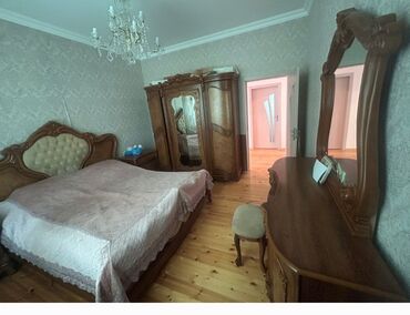 otaq qaplsl: Двуспальная кровать, Шкаф, Трюмо, 2 тумбы, Б/у