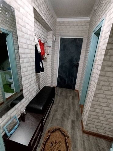 3 х комнатная квартира: 2 комнаты, 42 м², 104 серия, 2 этаж, Косметический ремонт