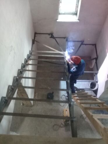 Деревянные лестницы: Деревянная лестница Для дома, Бесплатный замер, Вид дерева: Сосна, Стиль: Лофт — 20