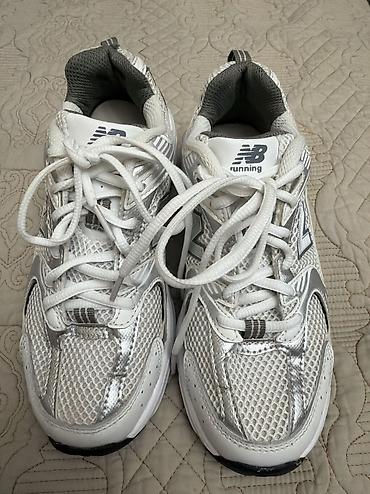 Мужские кроссовки, 36, New Balance, Б/у, цвет - Белый, Самовывоз, Платная доставка at lalafo.kg Мужские кроссовки, 36, New Balance, Б/у, цвет - Белый, Самовывоз, Платная доставка