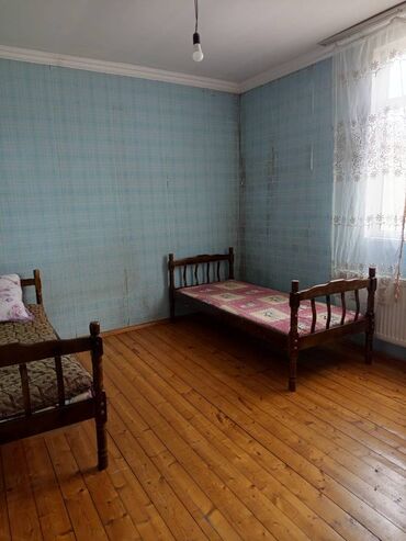 Uzunmüddətli kirayə evlər: Xırdalanda 7 saylı məktəbin yanında tola çox yaxın 2 Mərtəbə 3 otaq — 2