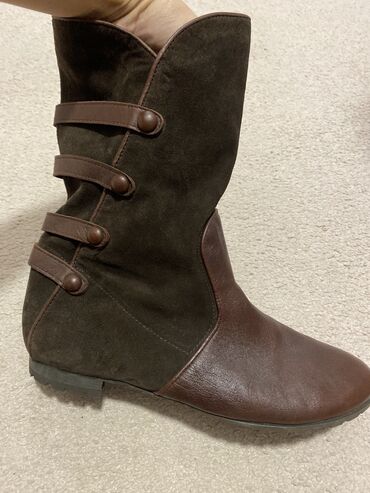 cizmice 37: High boots, 40