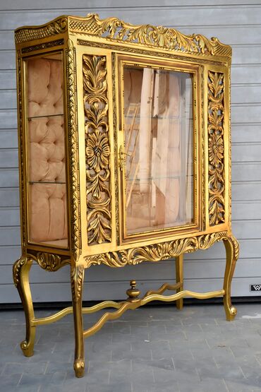 stare vitrine i komode: 𝐁𝐚𝐫𝐨𝐤𝐧𝐚 𝐬𝐭𝐚𝐤𝐥𝐞𝐧𝐚 𝐯𝐢𝐭𝐫𝐢𝐧𝐚 𝐮 𝐩𝐨𝐳𝐥𝐚𝐭𝐢.𝐕𝐢𝐭𝐫𝐢𝐧𝐚 𝐢𝐦𝐚 𝐝𝐯𝐞 𝐬𝐭𝐚𝐤𝐥𝐞𝐧𝐞 𝐩𝐨𝐥𝐢𝐜𝐞 𝐢