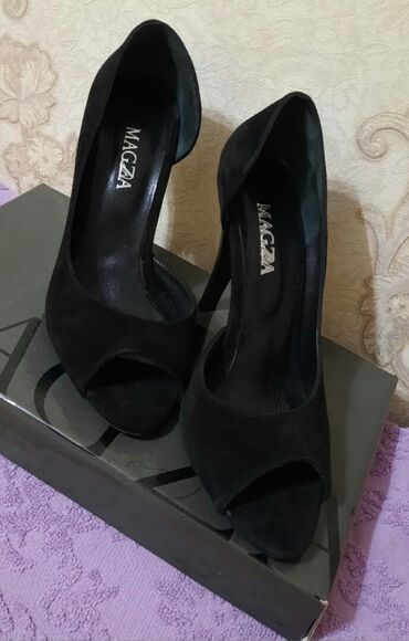 magza обувь женская: Босоножки чёрные. Замша, кожа. Высокий каблук. Производство Турция