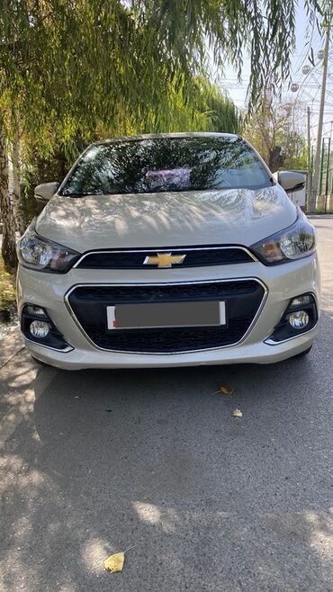средний кузов: Chevrolet Spark: 2016 г., 1 л, Автомат, Бензин, Хэтчбэк