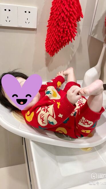 ак көйнөк: Удобная подставка для подмывание малышей